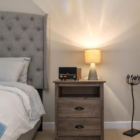 Rustic Modern 2 Bed 2 Bath With Lakeview Pool And Hot Tub Invermere Exteriér fotografie