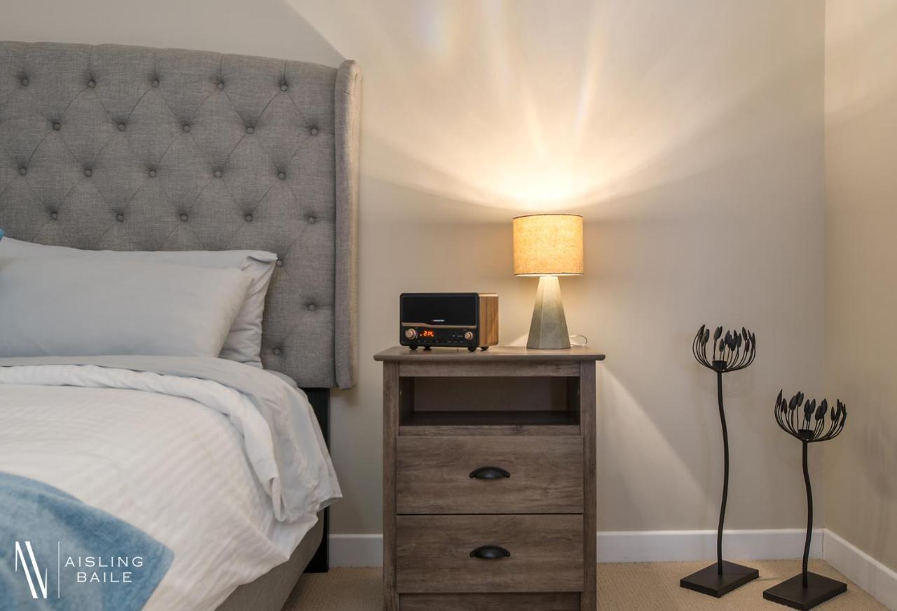 Rustic Modern 2 Bed 2 Bath With Lakeview Pool And Hot Tub Invermere Exteriér fotografie