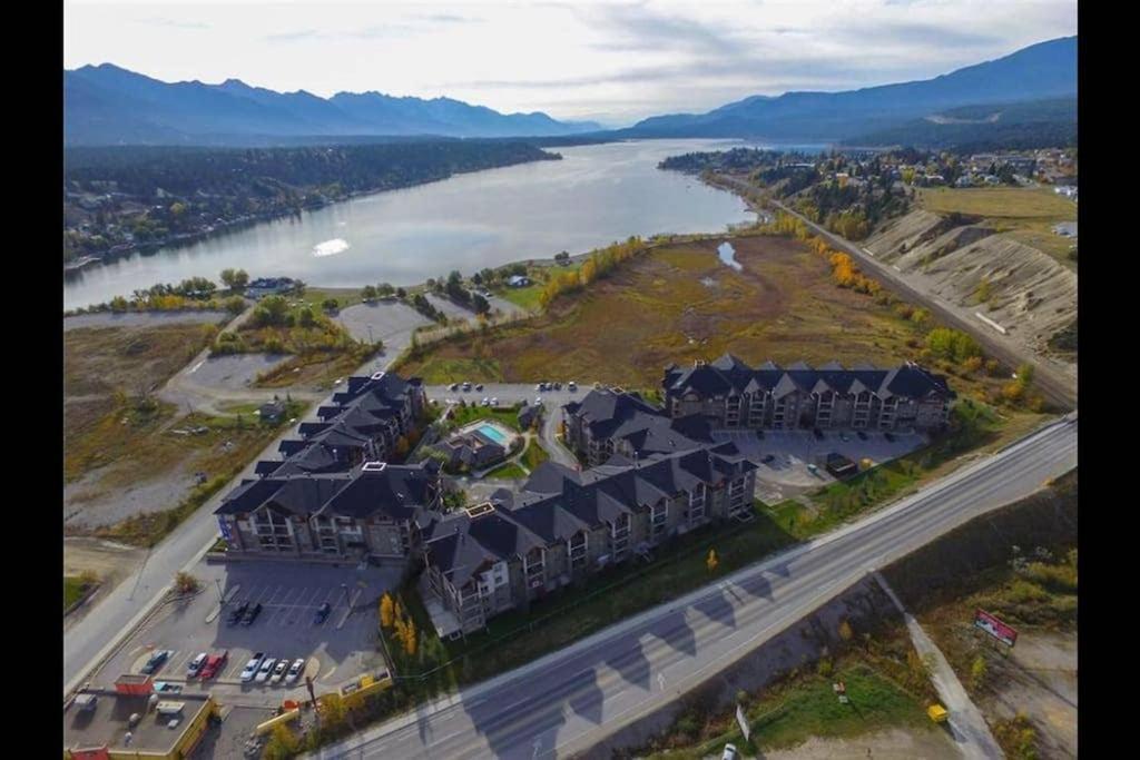Rustic Modern 2 Bed 2 Bath With Lakeview Pool And Hot Tub Invermere Exteriér fotografie