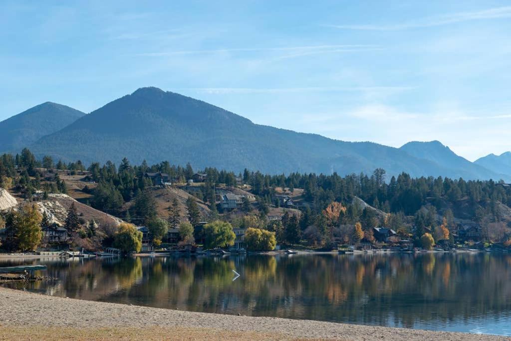 Rustic Modern 2 Bed 2 Bath With Lakeview Pool And Hot Tub Invermere Exteriér fotografie